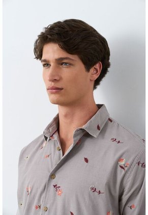 Camisa Lyra 2 Manga Larga Para Hombre Semi Fitted Camisa Lyra 2 Manga Larga Para Hombre Semi Fitted Gris XXL VÉLEZ