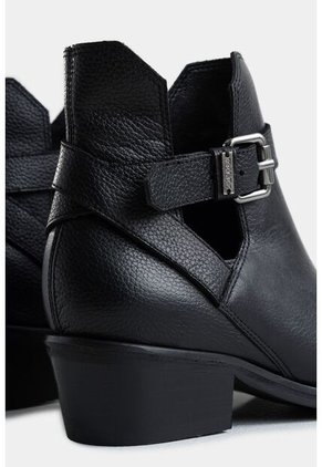 Botines Tacón Campina 2.0 De Cuero Para Mujer Silueta Cut Out Botines Tacón Campina 2.0 De Cuero Para Mujer Silueta Cut Out Negro 39 VÉLEZ