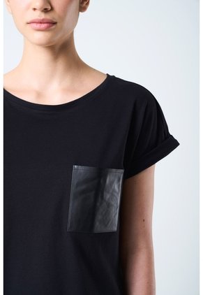 Camiseta Manga Corta Para Mujer Bolsillo Cuero Camiseta Manga Corta Para Mujer Bolsillo Cuero Negro L VÉLEZ