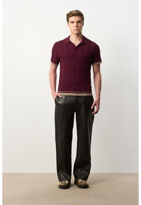 Polo Manga Corta Tejida Para Hombre Aura Polo Manga Corta Tejida Para Hombre Aura Vinotinto M VÉLEZ