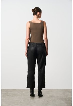 Jean Confort Silueta Barrel Para Mujer Solaris Jean Confort Silueta Barrel Para Mujer Solaris Negro 10 VÉLEZ