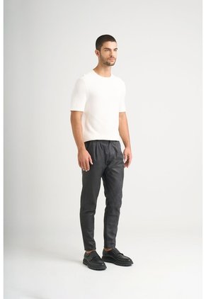 Pantalón Draco 2.0 De Cuero Gamuzado Para Hombre Semi Holgado Pantalón Draco 2.0 De Cuero Gamuzado Para Hombre Semi Holgado Negro 32 VÉLEZ