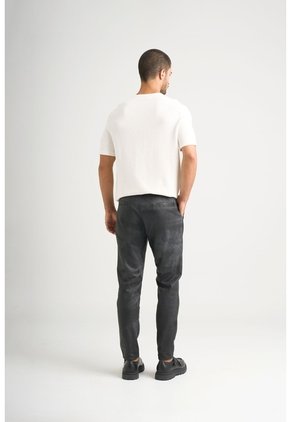 Pantalón Draco 2.0 De Cuero Gamuzado Para Hombre Semi Holgado Pantalón Draco 2.0 De Cuero Gamuzado Para Hombre Semi Holgado Negro 32 VÉLEZ