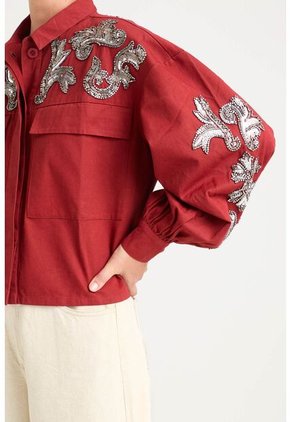 Chaqueta Calas En Tejido Plano Para Mujer Silueta Cropped Chaqueta Calas En Tejido Plano Para Mujer Silueta Cropped Vinotinto L VÉLEZ