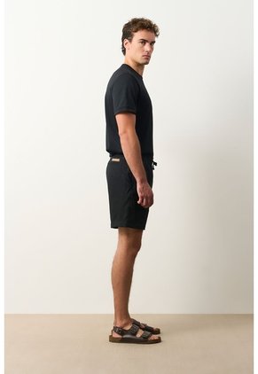 Bermuda En Lino Para Hombre Bélgica Bermuda En Lino Para Hombre Bélgica Negro 36 VÉLEZ