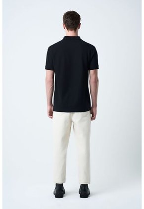 Polo Para Hombre Semi Fit Detalle Jacquard Polo Para Hombre Semi Fit Detalle Jacquard Negro XS VÉLEZ