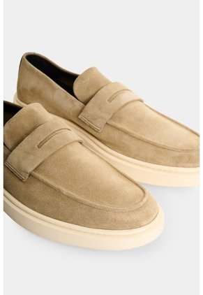 Mocasines En Cuero Gamuzado Para Hombre Carreto Mocasines En Cuero Gamuzado Para Hombre Carreto Arena 46 VÉLEZ