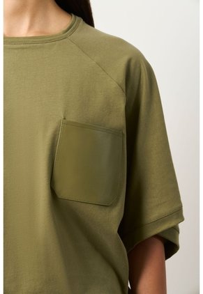Camiseta Ópalo Para Mujer Manga Ranglan Camiseta Ópalo Para Mujer Manga Ranglan Verde Oliva XL VÉLEZ