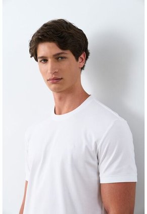 Camiseta Micropima Arizona Para Hombre Semi Ajustada Camiseta Micropima Arizona Para Hombre Semi Ajustada Blanco S VÉLEZ