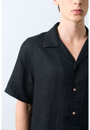 Camisa Manga Corta En Lino Para Hombre Málaga Camisa Manga Corta En Lino Para Hombre Málaga Negro M VÉLEZ