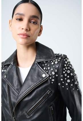 Chaqueta Biker De Cuero Para Mujer Cristales Chaqueta Biker De Cuero Para Mujer Cristales Negro XL VÉLEZ