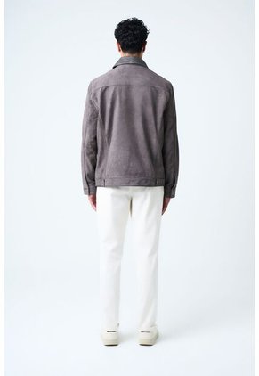 Chaqueta Aron En Gamuza Para Hombre Detalle Cuero Chaqueta Aron En Gamuza Para Hombre Detalle Cuero Gris Pistola M VÉLEZ