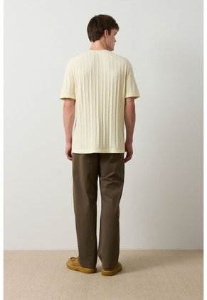 Camiseta Manga Corta Tejida Para Hombre Lumma Camiseta Manga Corta Tejida Para Hombre Lumma Crema S VÉLEZ