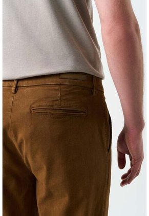 Pantalón Chino Italo Para Hombre Semifitted Pantalón Chino Italo Para Hombre Semifitted Cafe 30 VÉLEZ