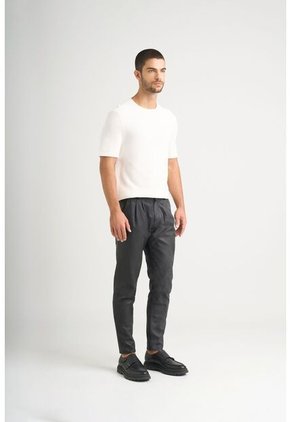 Pantalón Draco 2.0 De Cuero Gamuzado Para Hombre Semi Holgado Pantalón Draco 2.0 De Cuero Gamuzado Para Hombre Semi Holgado Negro 34 VÉLEZ