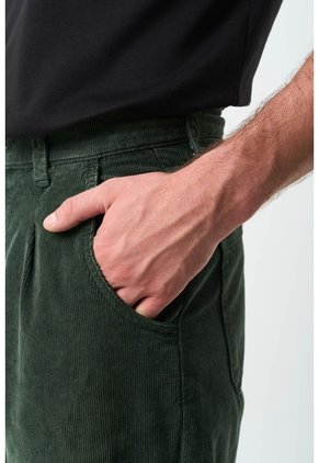 Pantalón Semi Holgado Para Hombre Ivy Pantalón Semi Holgado Para Hombre Ivy Verde Oliva 38 VÉLEZ
