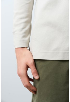 Camiseta Tejida Manga Larga Para Hombre Sabina Camiseta Tejida Manga Larga Para Hombre Sabina Arena M VÉLEZ