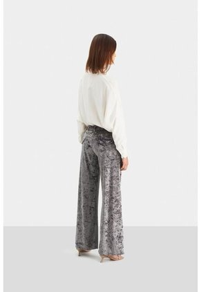 Pantalón Marte En Velvet Para Mujer Silueta Wide Leg Pantalón Marte En Velvet Para Mujer Silueta Wide Leg Gris 06 Vélez