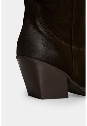 Botas En Cuero Gamuzado Para Mujer Gem Botas En Cuero Gamuzado Para Mujer Gem Cafe 41 VÉLEZ