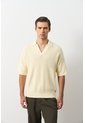 Polo Manga Corta En Tejido Con Textura Para Hombre Cayena Polo Manga Corta En Tejido Con Textura Para Hombre Cayena Crema L VÉLEZ de Vélez