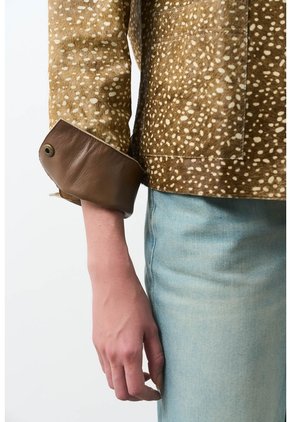 Chaqueta En Cuero Pelo Print Venado Para Mujer Chaqueta En Cuero Pelo Print Venado Para Mujer Miel XXL VÉLEZ