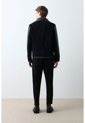 Chaqueta De Cuero Para Hombre Nila 2 Chaqueta De Cuero Para Hombre Nila 2 Negro M VÉLEZ
