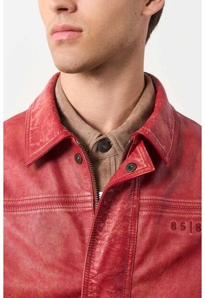 Chaqueta Bomber En Cuero Envejecido Para Hombre Chaqueta Bomber En Cuero Envejecido Para Hombre Rojo M VÉLEZ