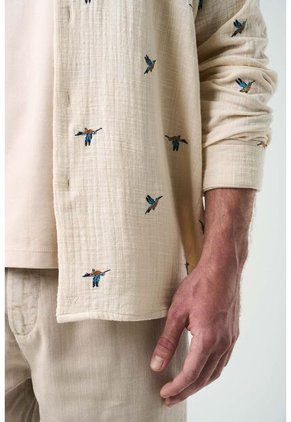 Camisa Manga Larga Para Hombre Bordada Camisa Manga Larga Para Hombre Bordada Arena L VÉLEZ