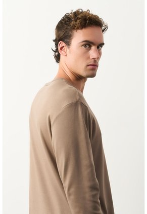 Camiseta Tejida Manga Larga Para Hombre Sabina Camiseta Tejida Manga Larga Para Hombre Sabina Tabaco M VÉLEZ
