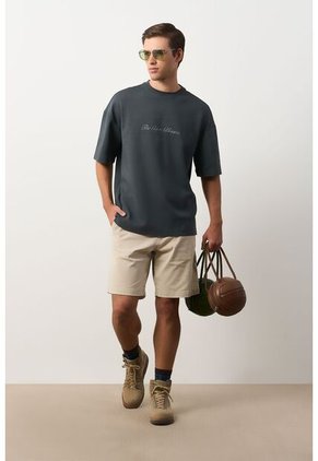Camiseta Relaxed Fit Para Hombre Camiseta Relaxed Fit Para Hombre Gris Pistola M VÉLEZ
