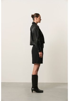 Chaqueta Boxy En Cuero Para Mujer Cayena Chaqueta Boxy En Cuero Para Mujer Cayena Negro L VÉLEZ