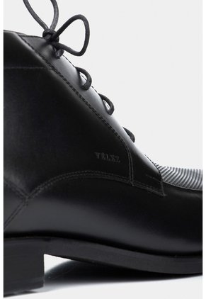 Botas Office De Cuero Para Hombre Cortes Básicos Negro Botas Office De Cuero Para Hombre Cortes Básicos Negro 41 VÉLEZ