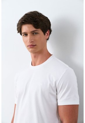 Camiseta Micropima Arizona Para Hombre Semi Ajustada Camiseta Micropima Arizona Para Hombre Semi Ajustada Blanco L VÉLEZ