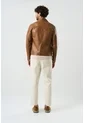 Chaqueta Trucker Paraná De Cuero Para Hombre Corte Clásico Chaqueta Trucker Paraná De Cuero Para Hombre Corte Clásico Miel XL VÉLEZ de Vélez