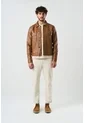 Chaqueta Trucker Paraná De Cuero Para Hombre Corte Clásico Chaqueta Trucker Paraná De Cuero Para Hombre Corte Clásico Miel XL VÉLEZ de Vélez