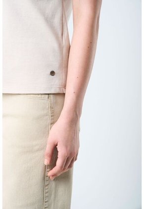 Camiseta Manga Corta Para Mujer Bolsillo Cuero Camiseta Manga Corta Para Mujer Bolsillo Cuero Arena S VÉLEZ