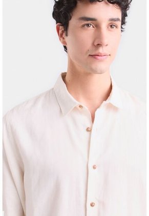 Camisa Manga Larga En Lino Para Hombre Silueta Semi Ajustada Camisa Manga Larga En Lino Para Hombre Silueta Semi Ajustada Arena L VÉLEZ