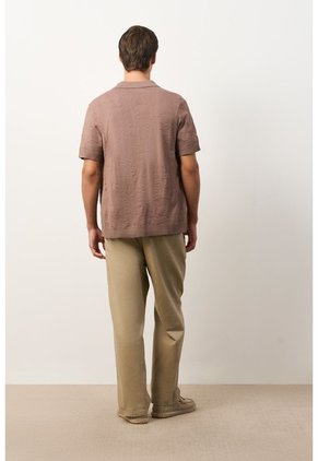 Camisa Manga Corta Tejida Para Hombre Ikal Camisa Manga Corta Tejida Para Hombre Ikal Tabaco L VÉLEZ