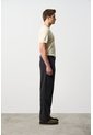 Pantalón Semi Holgado Para Hombre Ivy Pantalón Semi Holgado Para Hombre Ivy Gris Pistola 36 VÉLEZ de Vélez