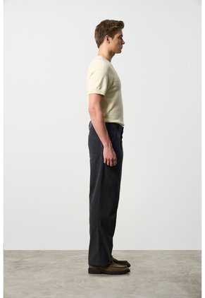 Pantalón Semi Holgado Para Hombre Ivy Pantalón Semi Holgado Para Hombre Ivy Gris Pistola 36 VÉLEZ
