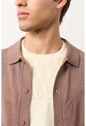 Camisa Manga Corta Tejida Para Hombre Ikal Camisa Manga Corta Tejida Para Hombre Ikal Tabaco L VÉLEZ