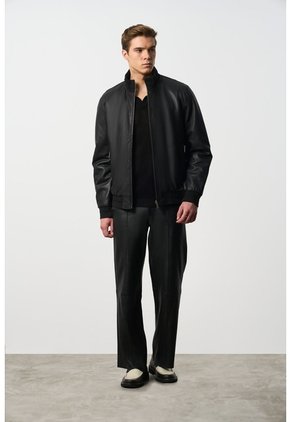 Chaqueta Clásica Doble Faz De Cuero Para Hombre Luminia Chaqueta Clásica Doble Faz De Cuero Para Hombre Luminia Negro XXL VÉLEZ