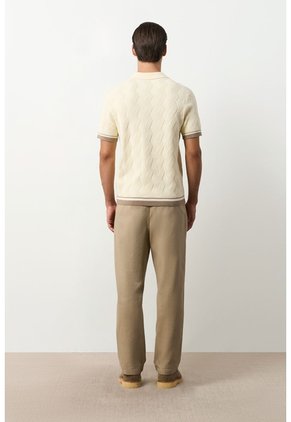 Polo Manga Corta Tejida Para Hombre Aura Polo Manga Corta Tejida Para Hombre Aura Crema XXL VÉLEZ
