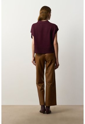 Polo Bora Tejida Para Mujer Silueta Boxy Polo Bora Tejida Para Mujer Silueta Boxy Vinotinto XS VÉLEZ