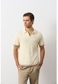 Polo Manga Corta Tejida Para Hombre Aura Polo Manga Corta Tejida Para Hombre Aura Crema XXL VÉLEZ de Vélez