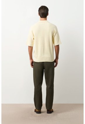 Polo Manga Corta En Tejido Con Textura Para Hombre Cayena Polo Manga Corta En Tejido Con Textura Para Hombre Cayena Crema M VÉLEZ