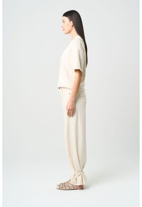 Jean Flare Circe Para Mujer Semi Encerado Jean Flare Circe Para Mujer Semi Encerado Arena 10 VÉLEZ