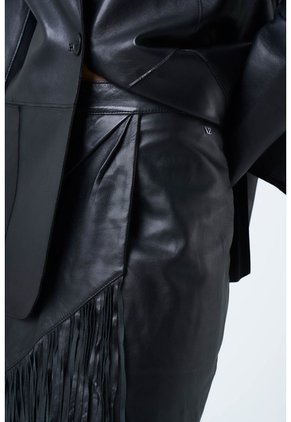 Falda Lyra De Cuero Para Mujer Silueta Wrap Falda Lyra De Cuero Para Mujer Silueta Wrap Negro 12 VÉLEZ