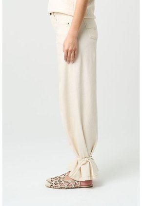 Jean Flare Circe Para Mujer Semi Encerado Jean Flare Circe Para Mujer Semi Encerado Arena 10 VÉLEZ