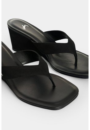 Sandalia Plataforma En Cuero Para Mujer Cienaga Sandalia Plataforma En Cuero Para Mujer Cienaga Negro 34 VÉLEZ
